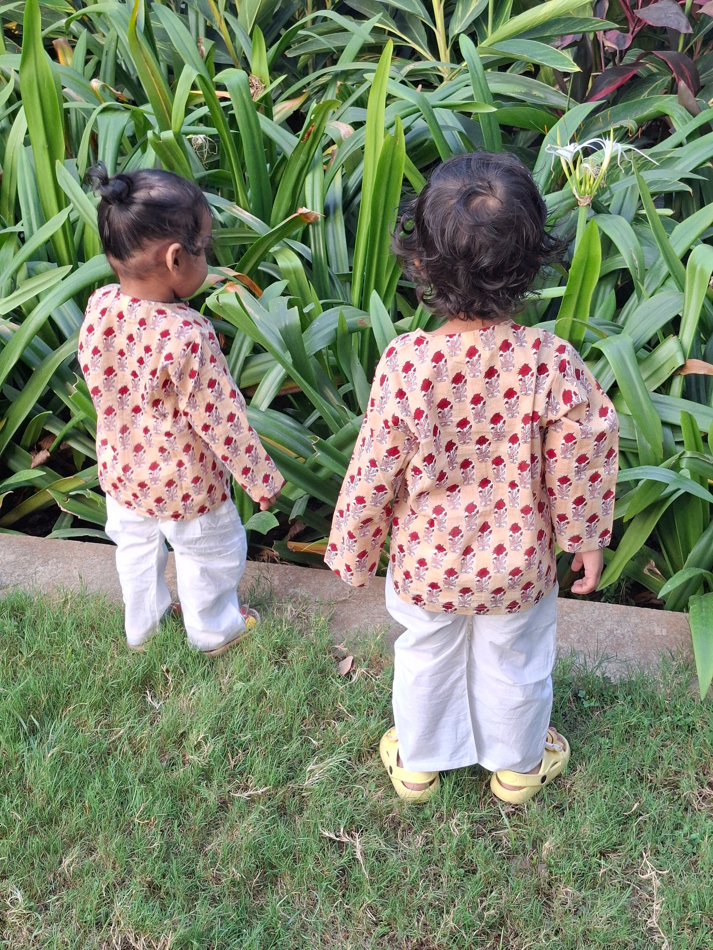 atibatti-Baby-wearing-jhabla-set-back-view