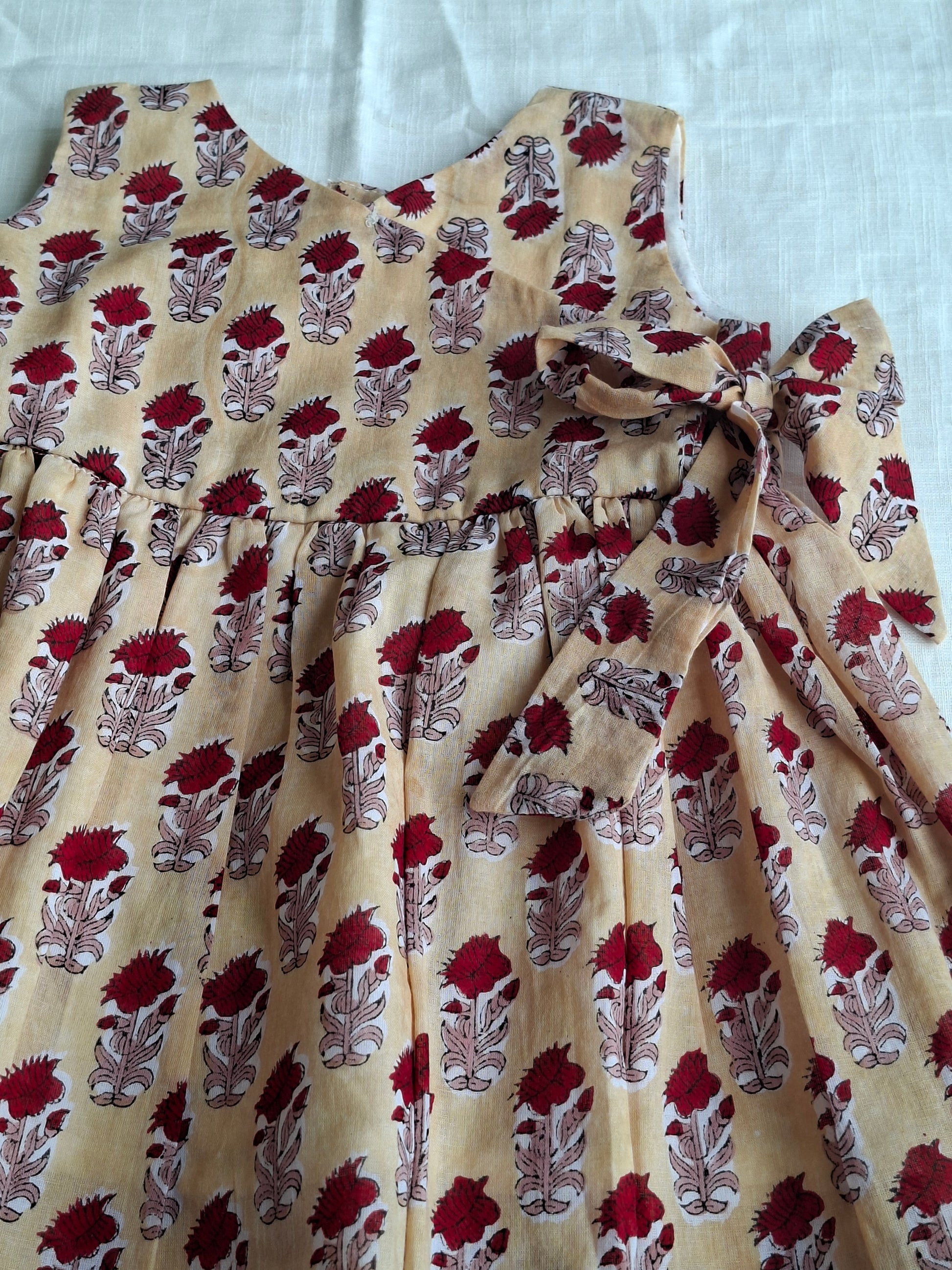 atibatti-cream-baby-girl-cotton-dress-closeview