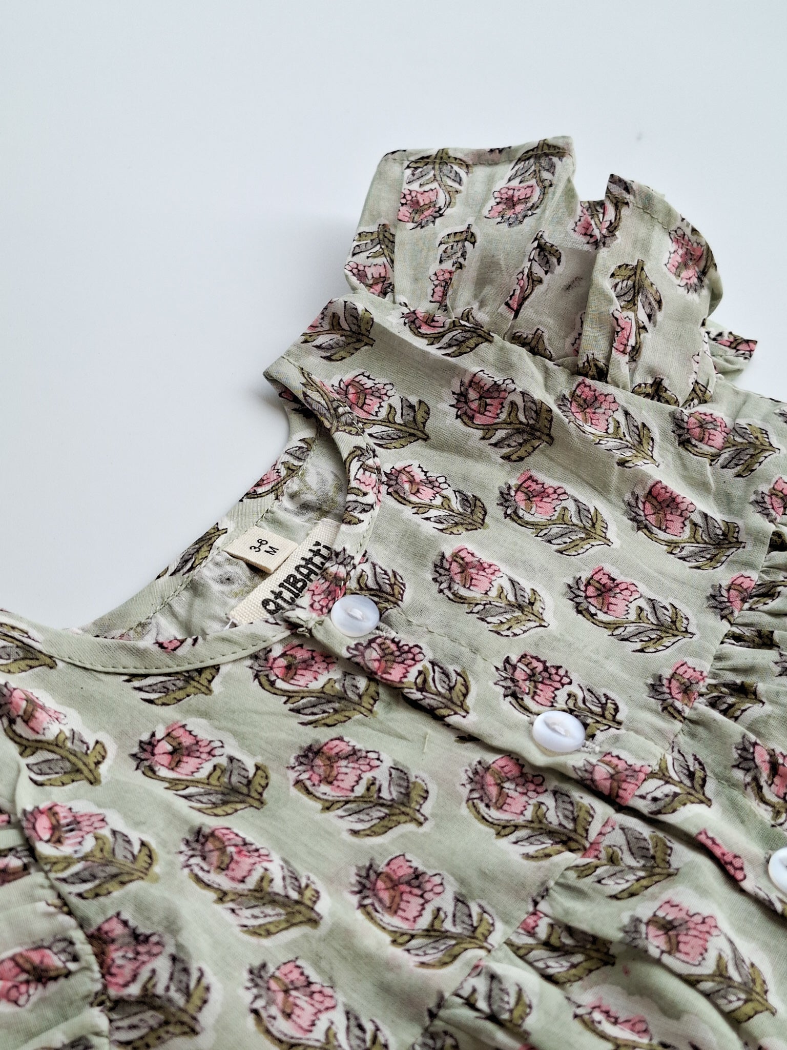 atibatti-girl-newborn-dress-set-pastel-handblock-print-close-view