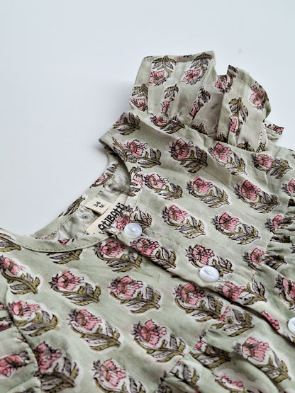 atibatti-girl-newborn-dress-set-pastel-handblock-print-close-view