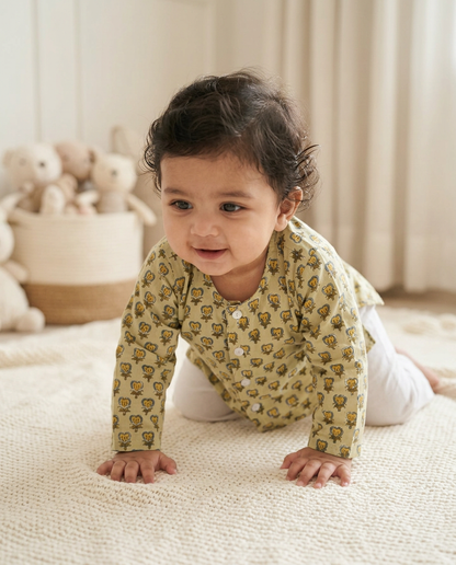 baby_boy_wearing_soft_cotton_jhabla_set_atibatti